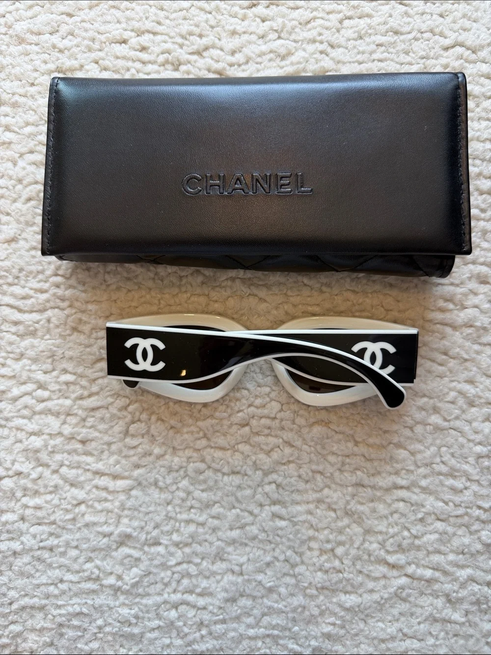 CHANEL Cat Eye Acetate Retro Sunglasses / Black Cream New - Picture 2 of 8